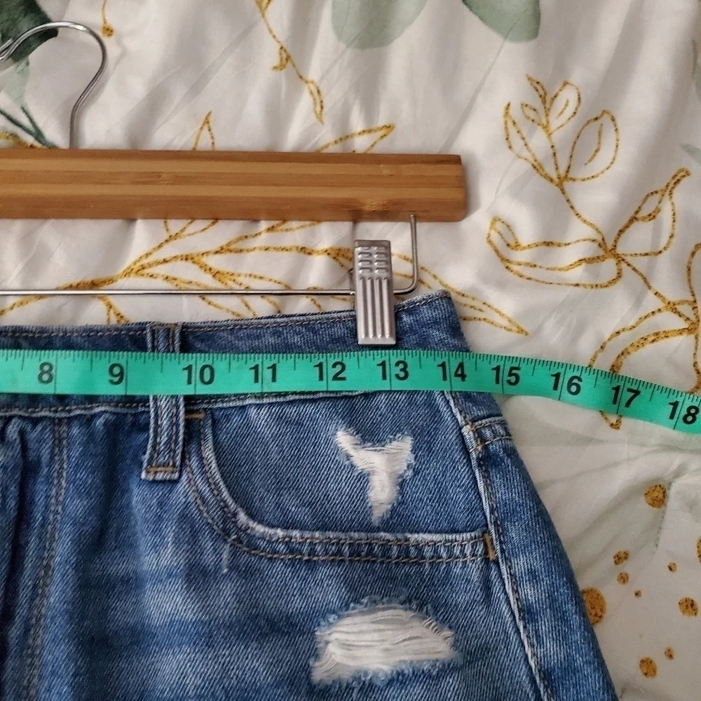 Hollister jeans shirt size 5 or 27
